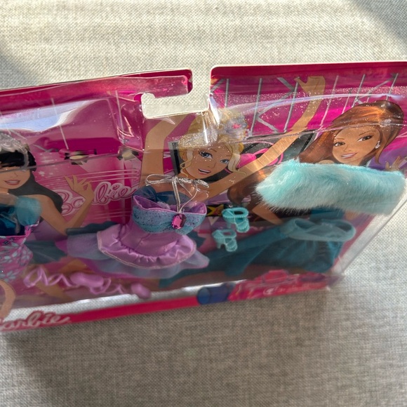 Barbie I can be Dance fashion Pack outfits 2011 - Picture 9 of 12